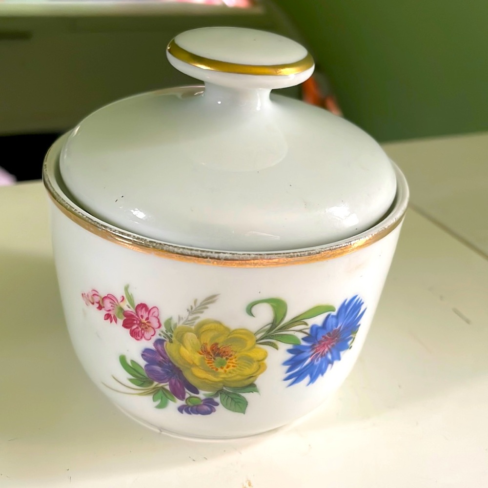Vtg Bareuther Waldsassen
Gold Trim Flower Sugar Bowl w/ Lid #142 Bavaria Germany